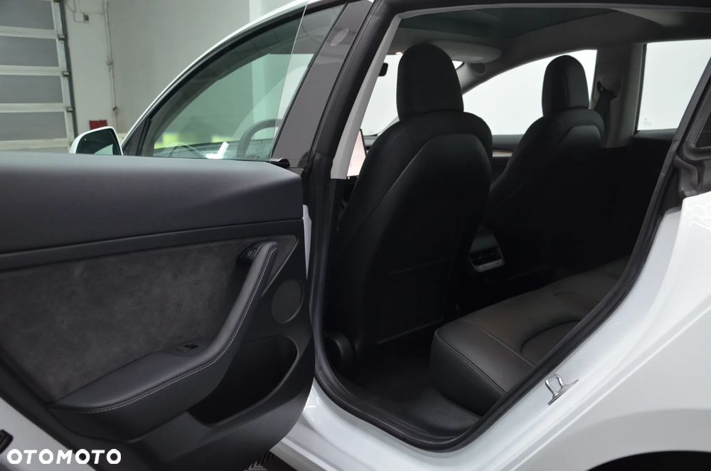 Tesla Model 3 - 11