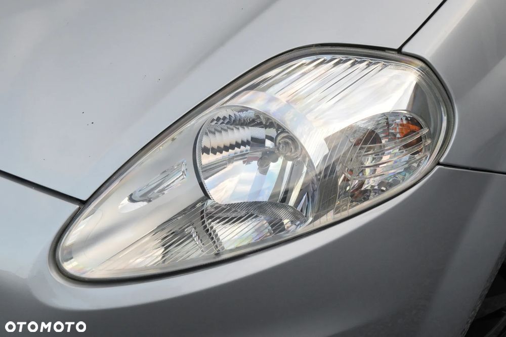 Fiat Punto 1.4 16V Dynamic - 13