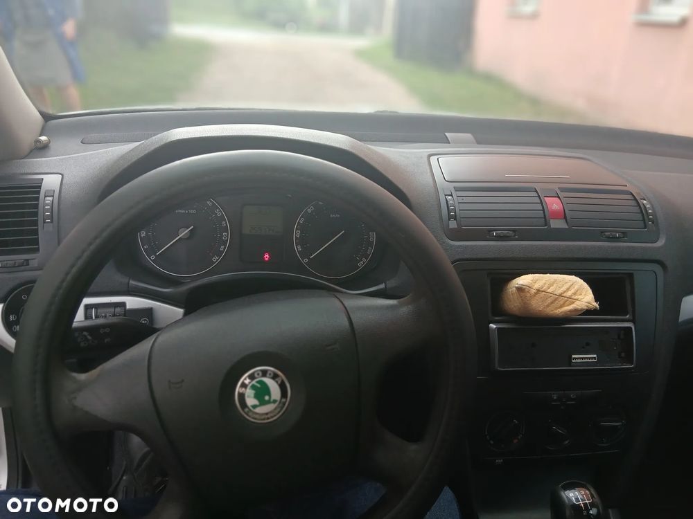 Skoda Octavia 1.6 Ambition - 10