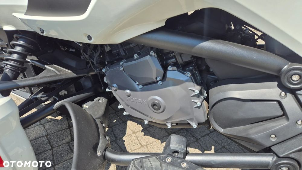 Can-Am Spyder - 12