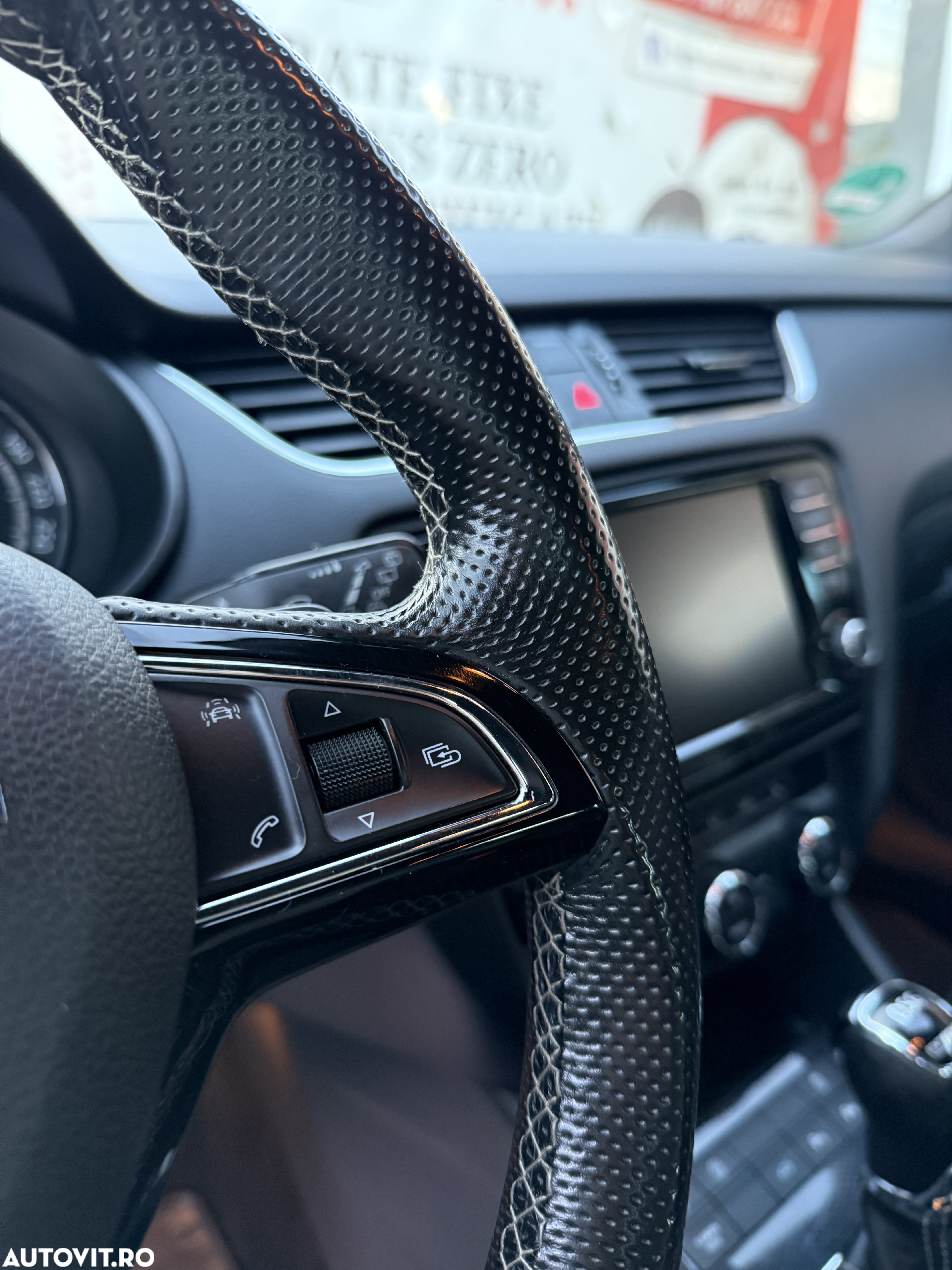 Skoda Octavia 2.0 TDI DSG RS - 31