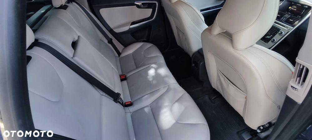 Volvo XC 60 D4 Drive-E Ocean Race - 10