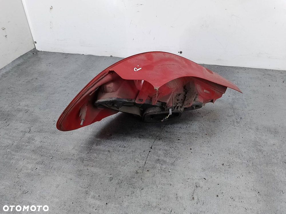 LAMPA TYLNA PRAWA PEUGEOT 207 9649986580   VP5PFX-13404-A HATCHBACK - 4