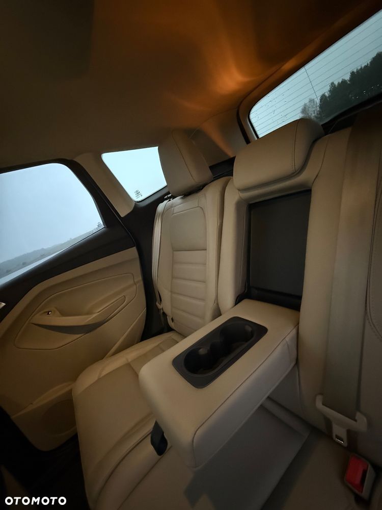 Ford Escape 2.0 EcoBoost AWD Titanium - 24