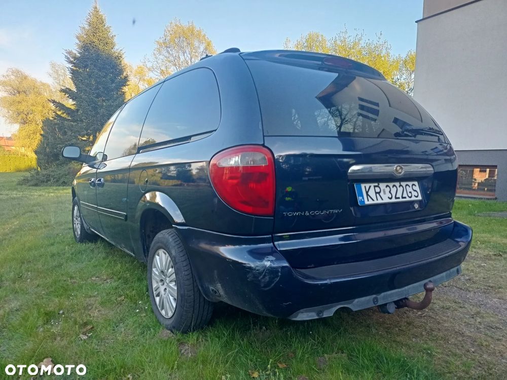 Chrysler Town & Country 3.3L LX - 2