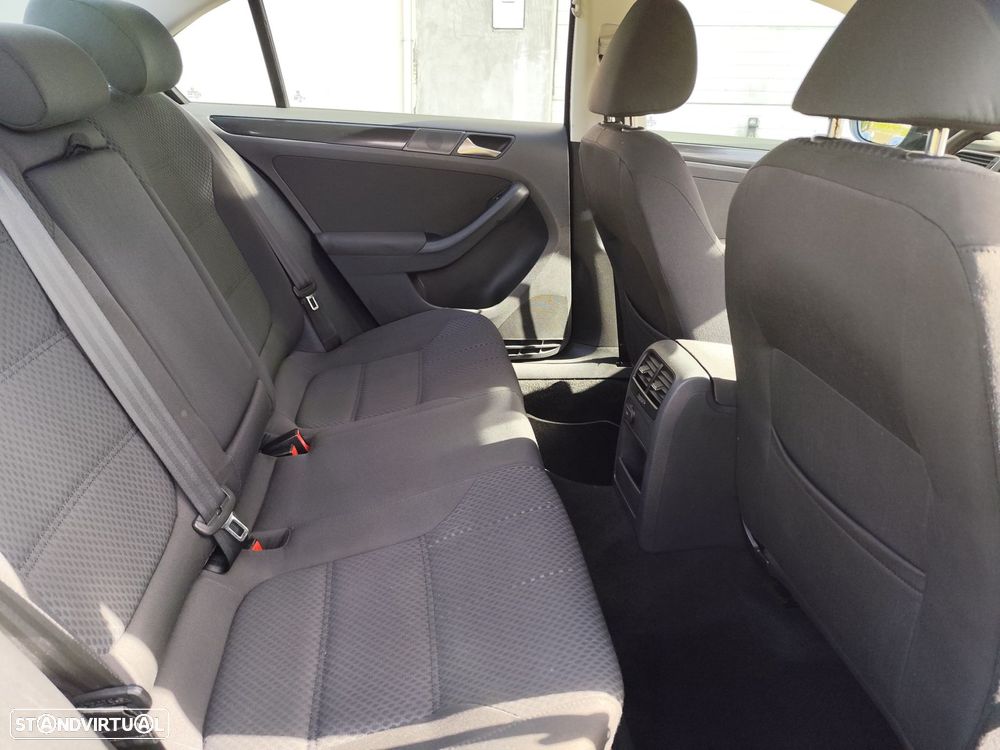 VW Jetta 1.6 TDi Trendline - 21