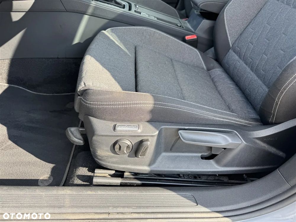 Volkswagen Passat - 22