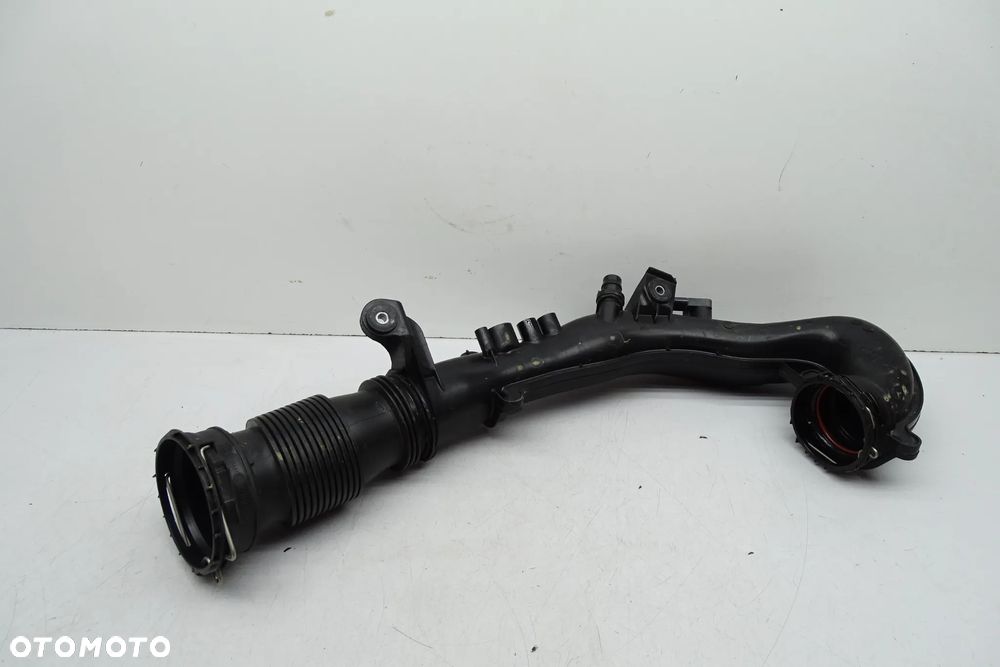 Mercedes CLA W118 A W177 B W247 Rura Przewód Dolot powietrza 2600900300