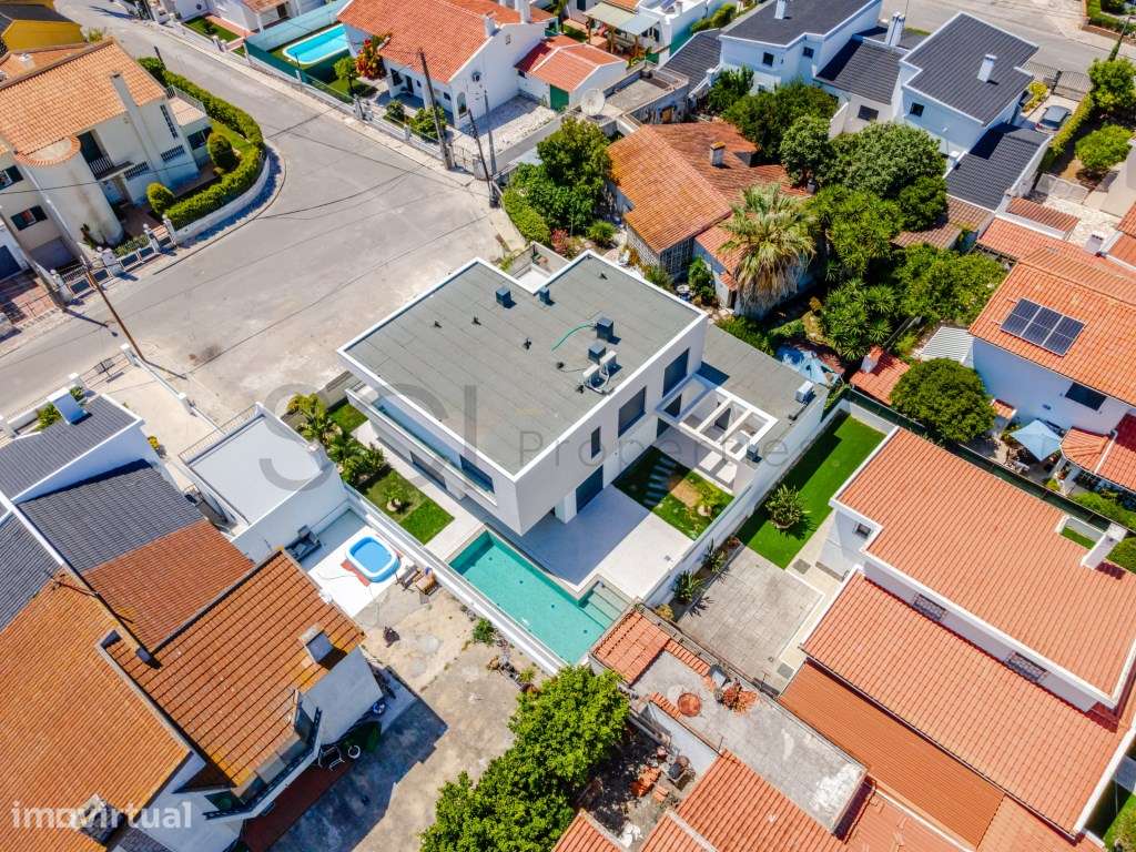 Moradia T4 Luxo Isolada | Belverde | Piscina | Garagem - Grande imagem: 4/56