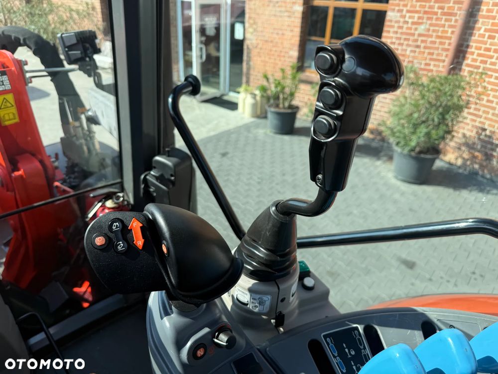 Kubota M7132 - 32