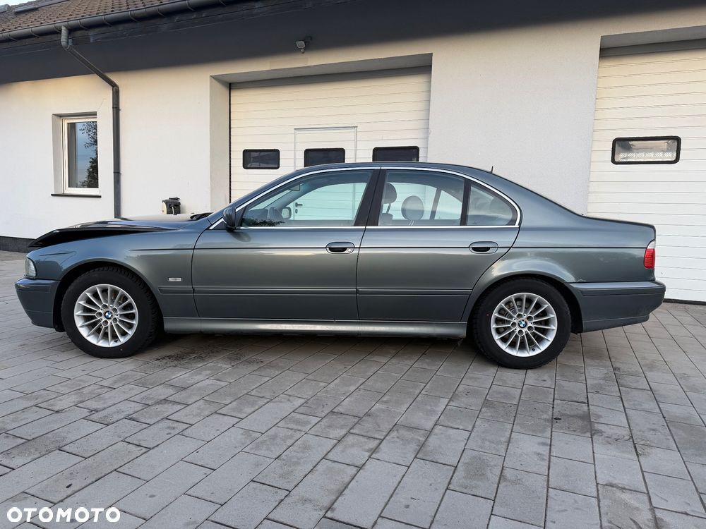 BMW 5 Series 2002 photo 2