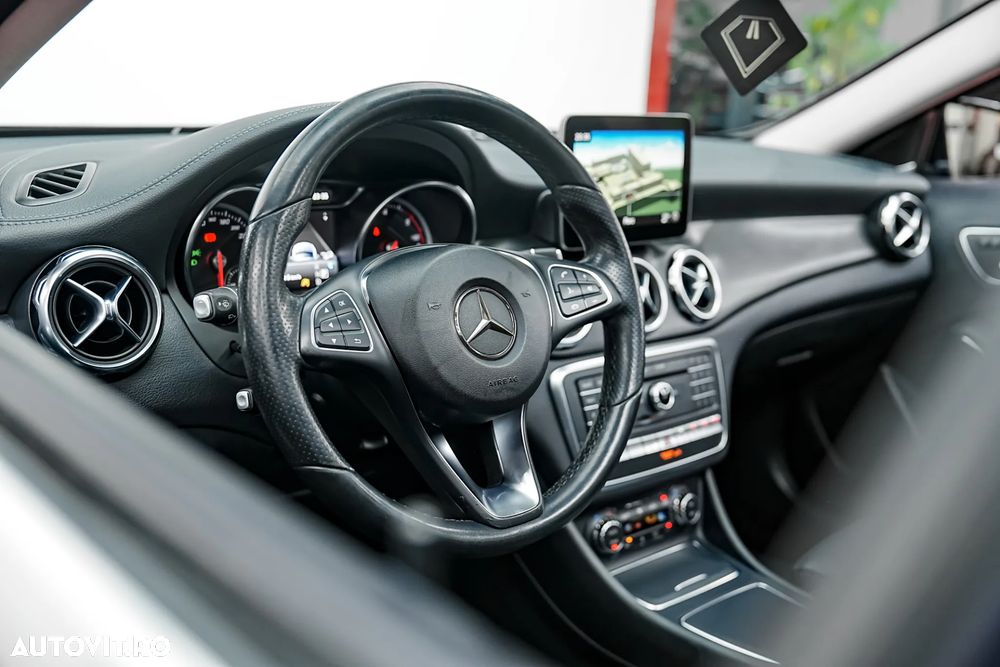 Mercedes-Benz GLA 220 d 4MATIC 7G-DCT - 21