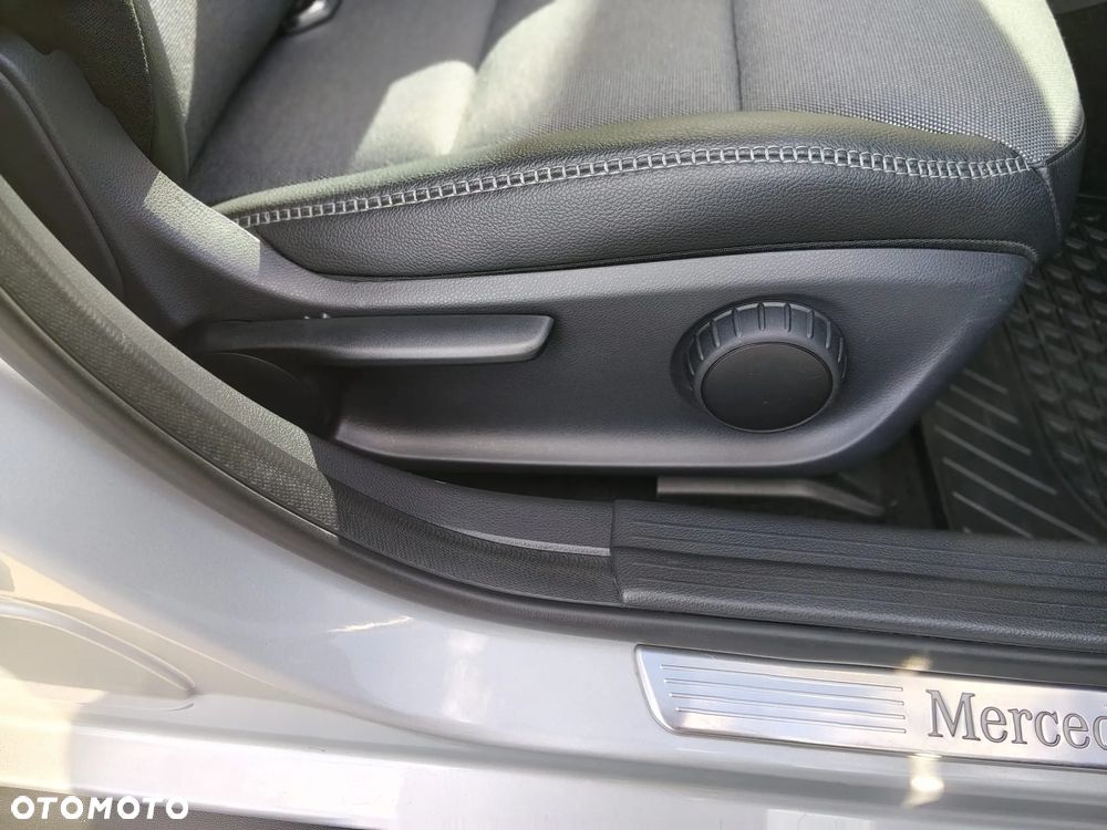 Mercedes-Benz GLA 200 7G-DCT - 20