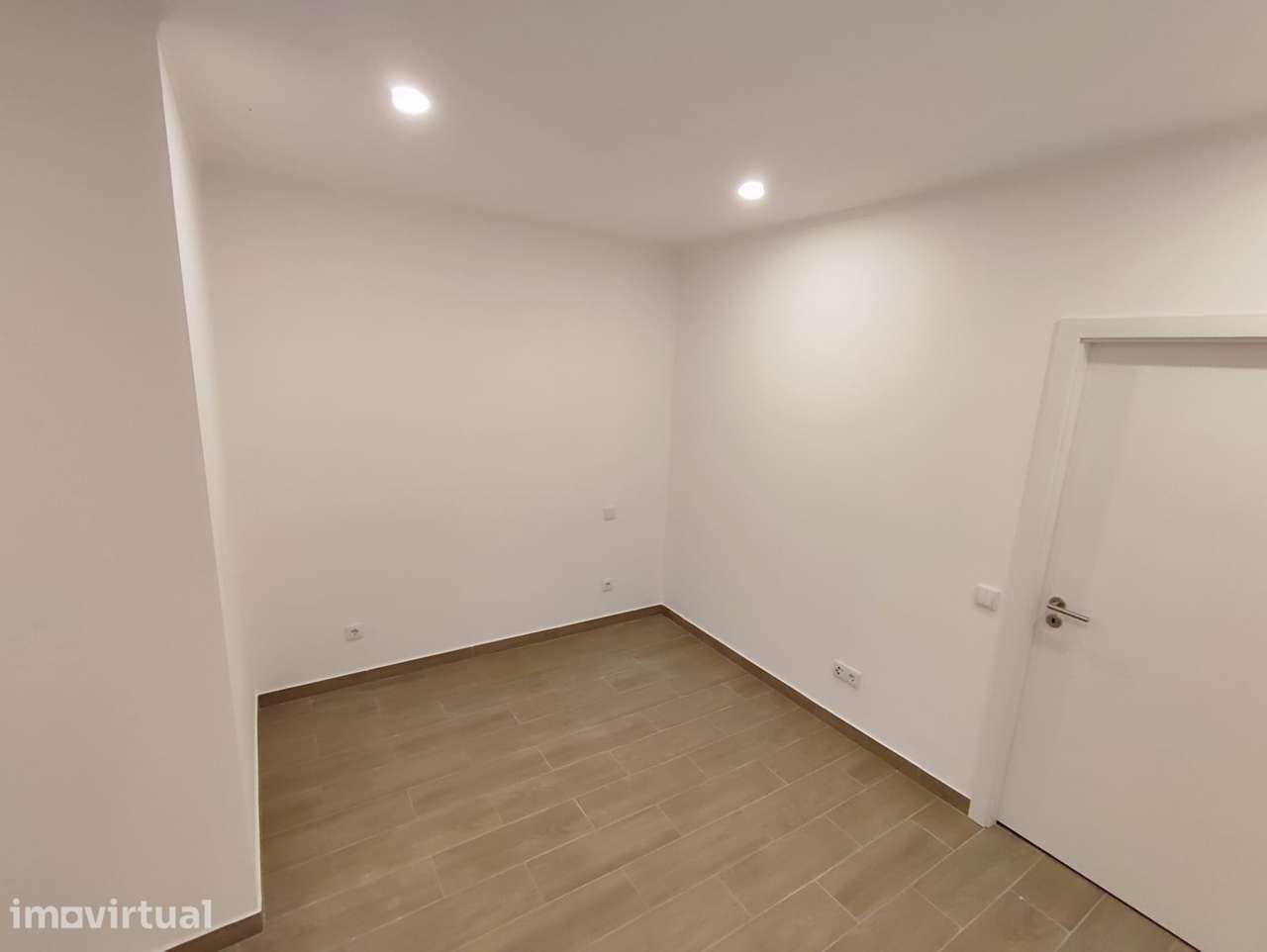 Apartamento T0 Remodelado com ar condicionado e lavandaria - Grande imagem: 4/8