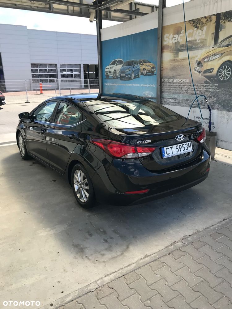 Hyundai Elantra 1.6 Classic + - 14