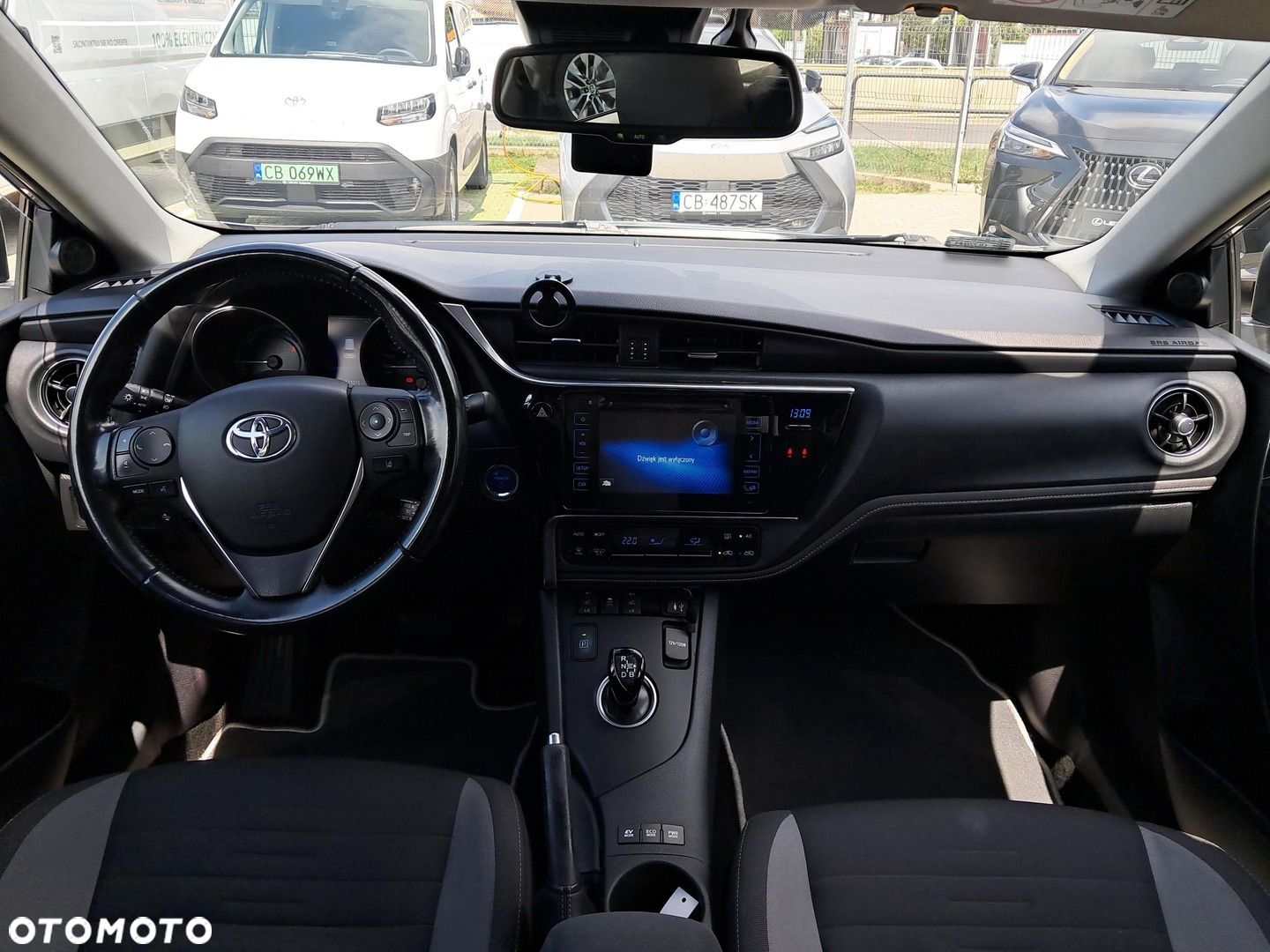 Toyota Auris Hybrid 135 Freestyle - 26