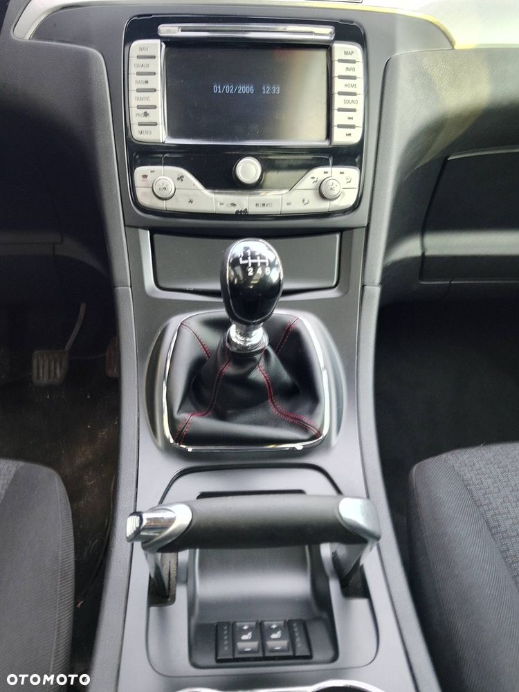 Ford Galaxy 2.0 TDCi Ghia - 23