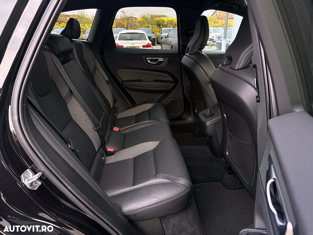 Volvo XC 60 B4 D Plus Dark - 29