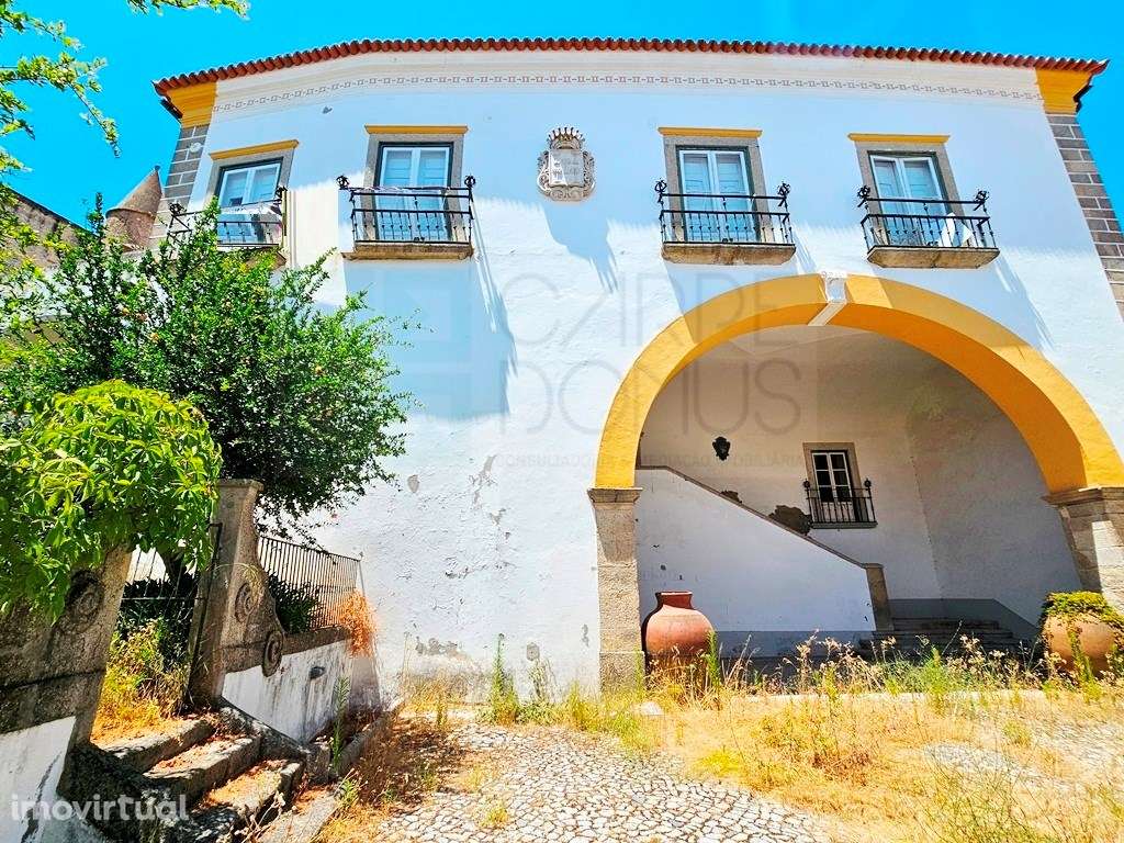 Nobre prédio apalaçado no centro de Évora - Grande imagem: 3/60