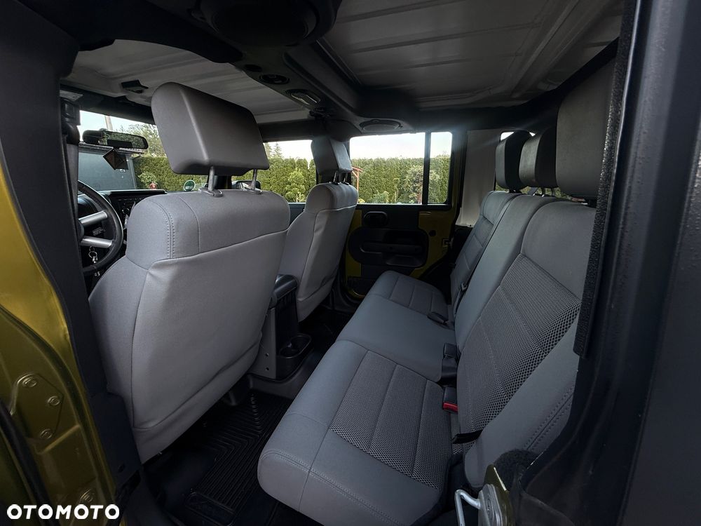 Jeep Wrangler Unlimited 3.8 Sahara - 17