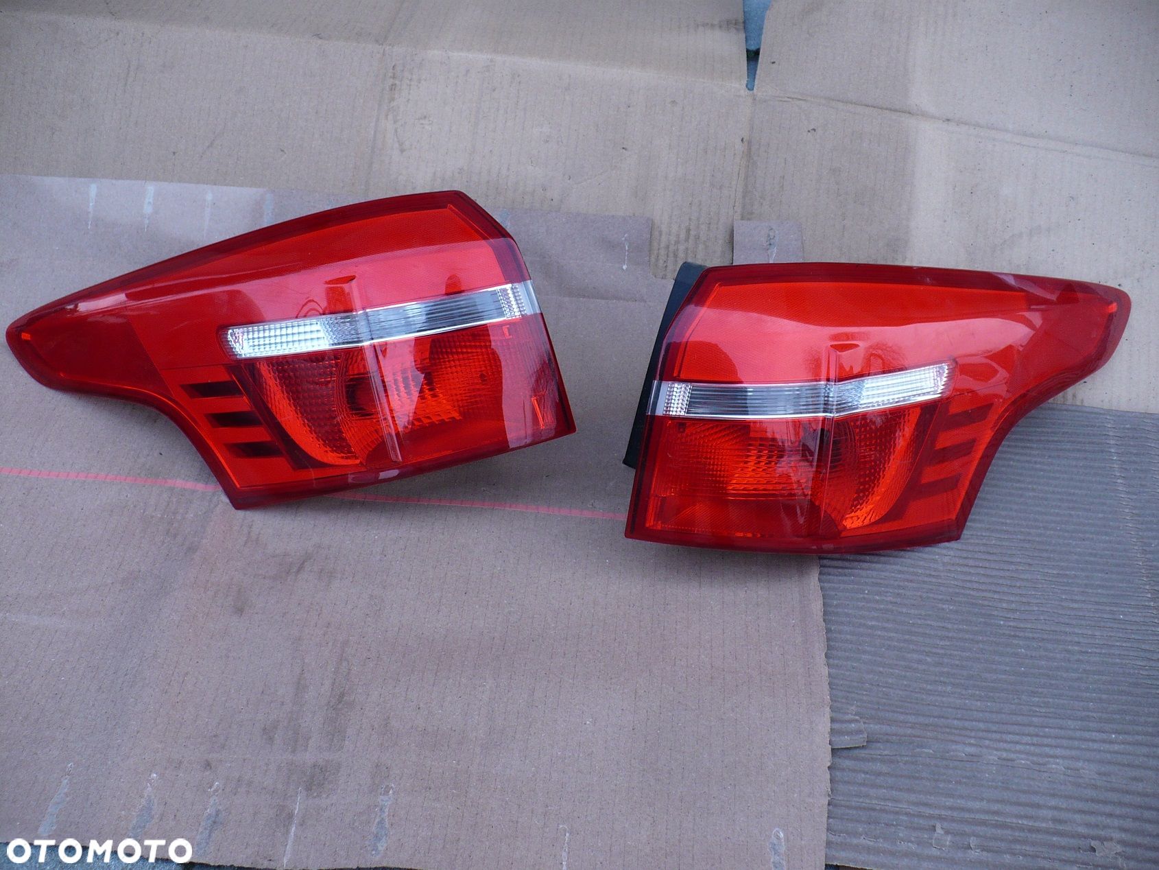 FOCUS MK 3  F1EB13405DB KOMBI LIFT LAMPA TYL  eu - 1