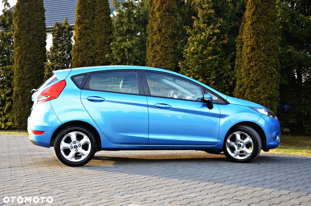 Ford Fiesta 1.25 Ghia - 24