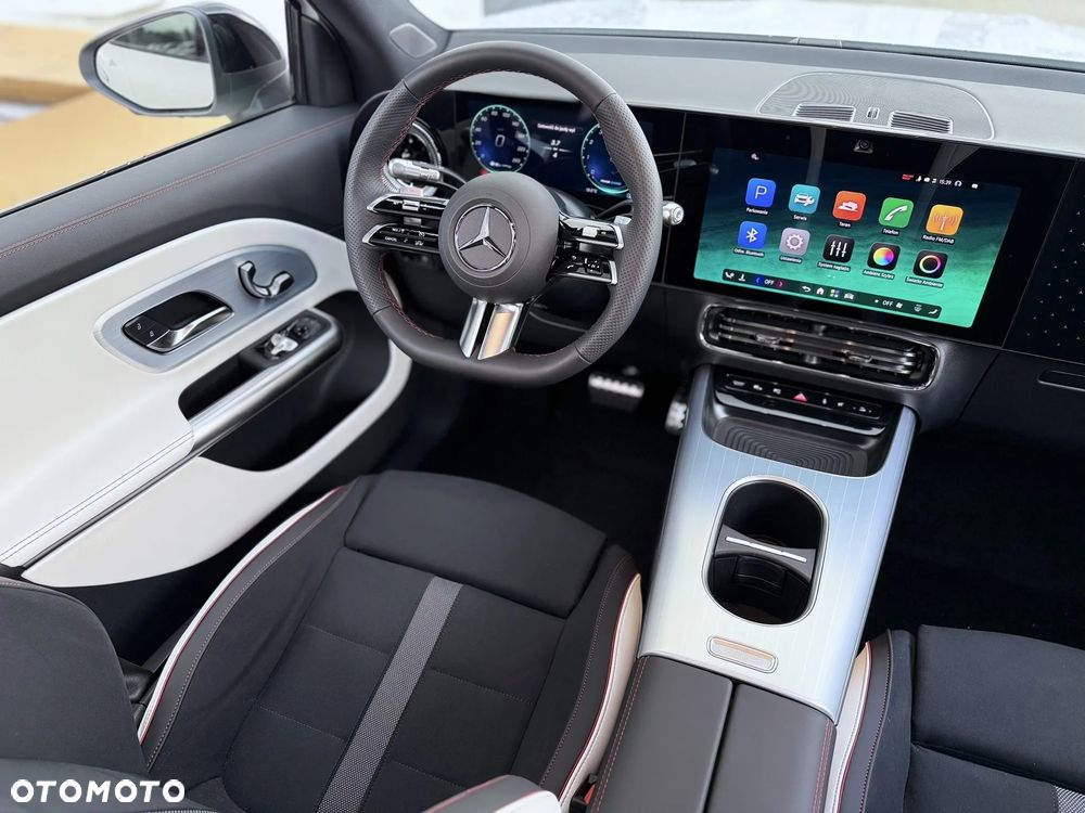 Mercedes-Benz GLB - 11