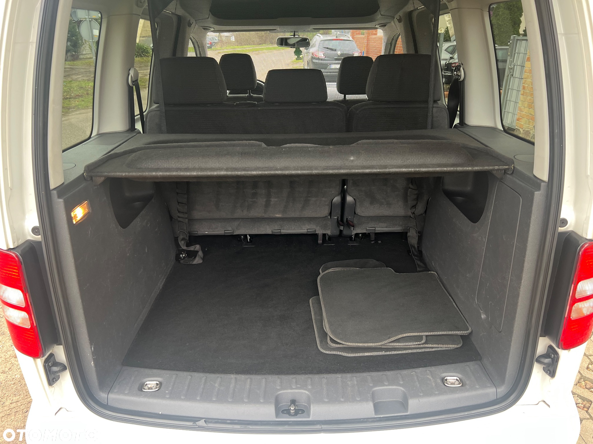 Volkswagen Caddy 2.0 TDI Trendline DSG - 9