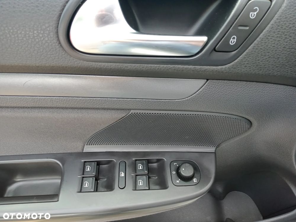 Volkswagen Golf 1.9 TDI DPF Trendline BlueMotion - 9