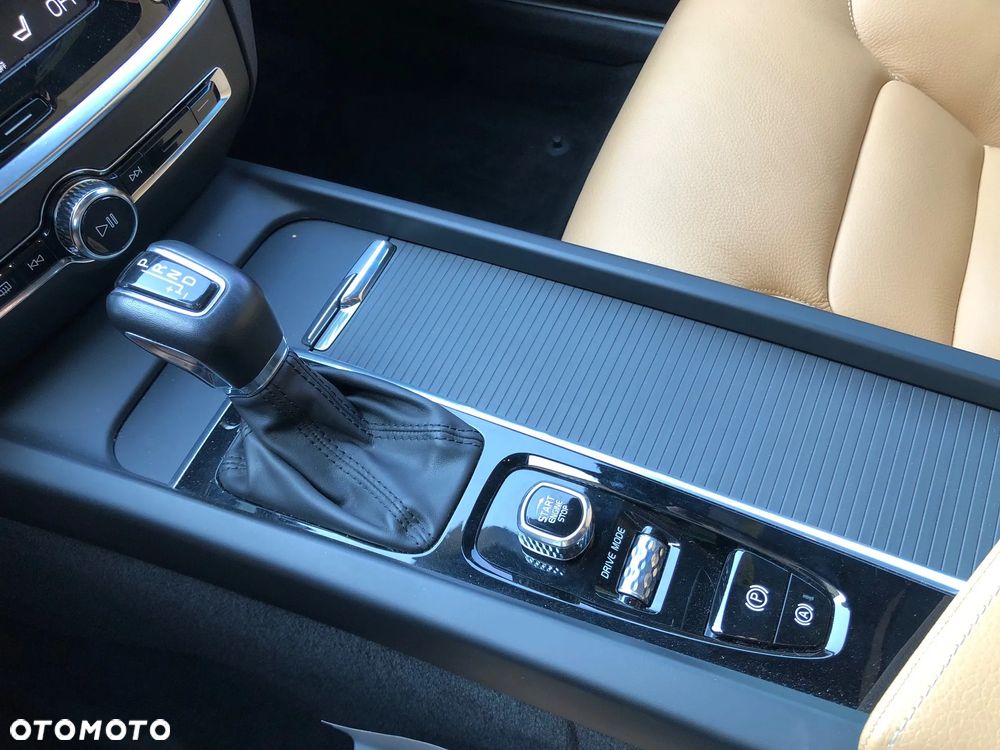 Volvo V60 T6 AWD Momentum Pro - 25