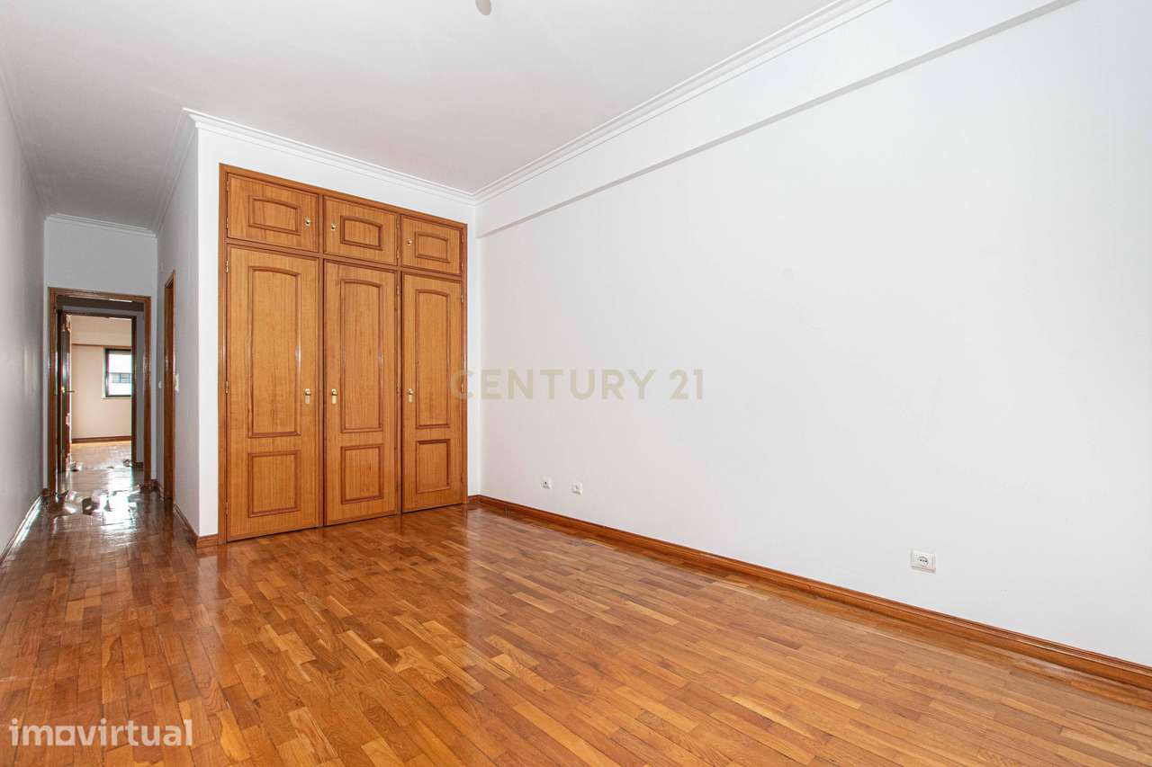 Apartamento T3 de 135 m² com Box para 2 Carros, Elevador e Arrecadação - Grande imagem: 5/24