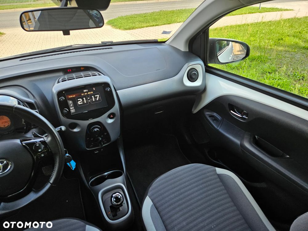 Toyota Aygo x.shift x-play connect - 15