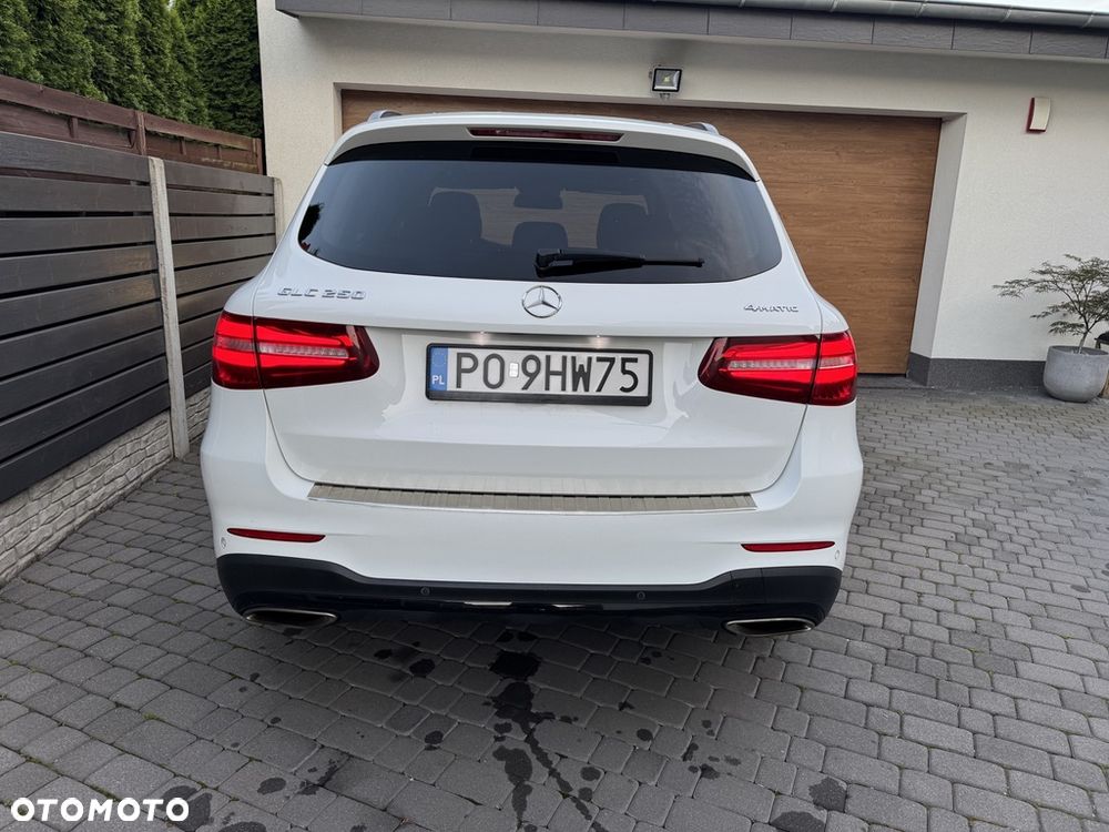 Mercedes-Benz GLC 250 4Matic 9G-TRONIC AMG Line - 10