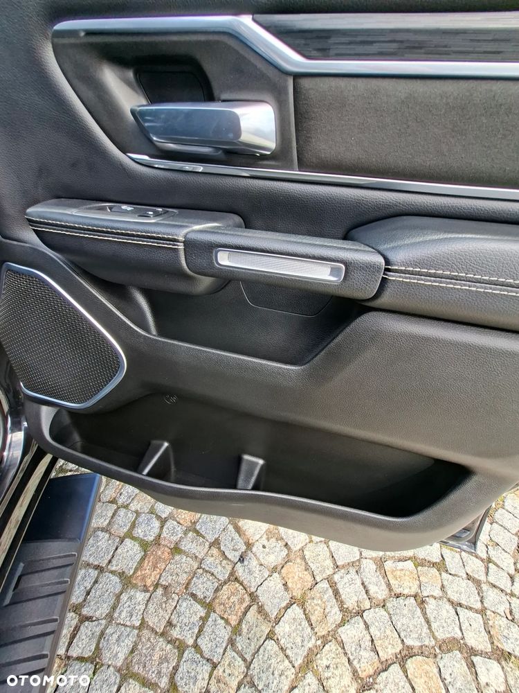 RAM 1500 Crew Cab Sport - 28