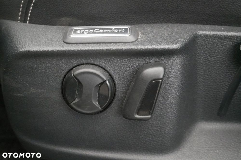 Volkswagen Passat Variant 2.0 TSI Elegance DSG - 33