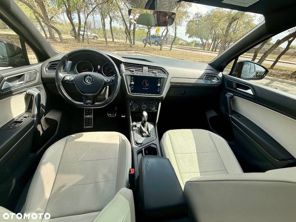 Volkswagen Tiguan - 11