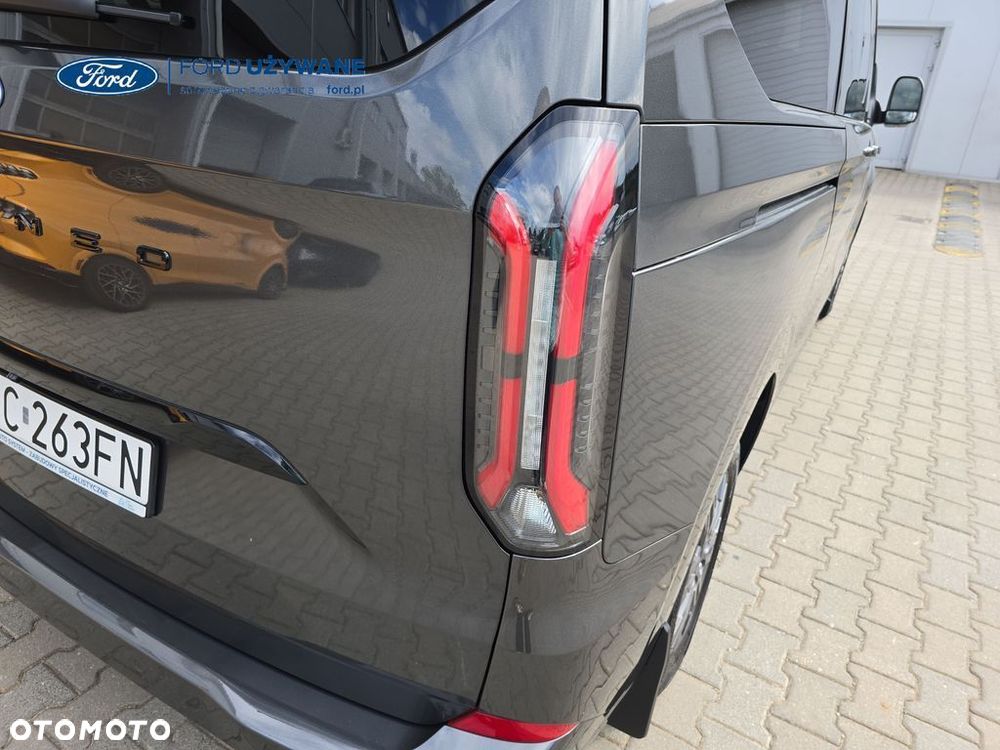 Ford Tourneo Custom - 12
