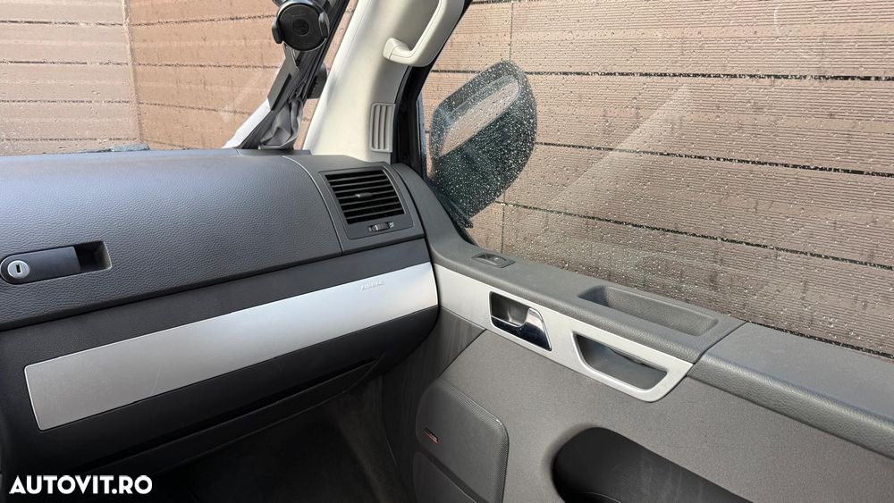 Volkswagen Multivan - 10