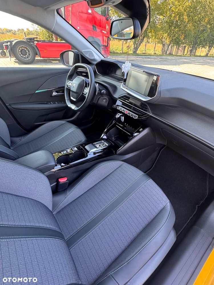 Peugeot 208 - 19