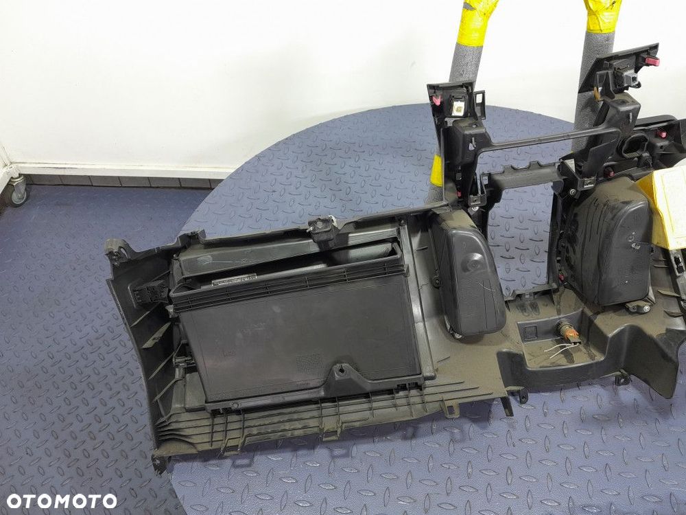 TOYOTA YARIS II LIFT SPÓD DESKI ROZDZIELCZEJ DOLNY KOKPIT - 11