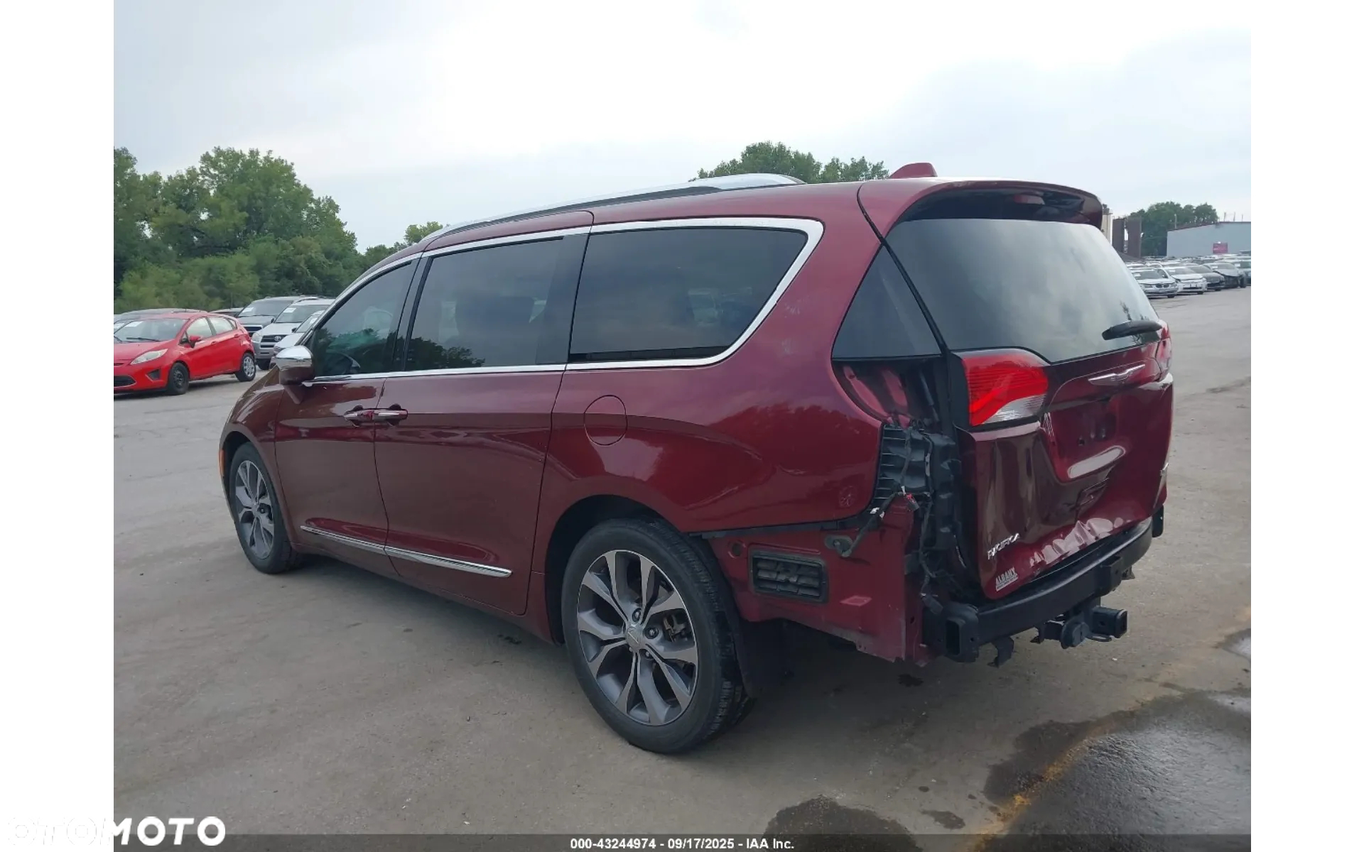 Chrysler Pacifica - 4