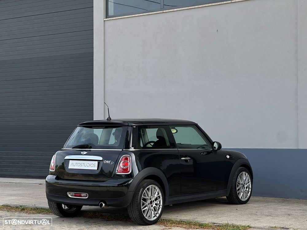 MINI 3 Portas One D - 17