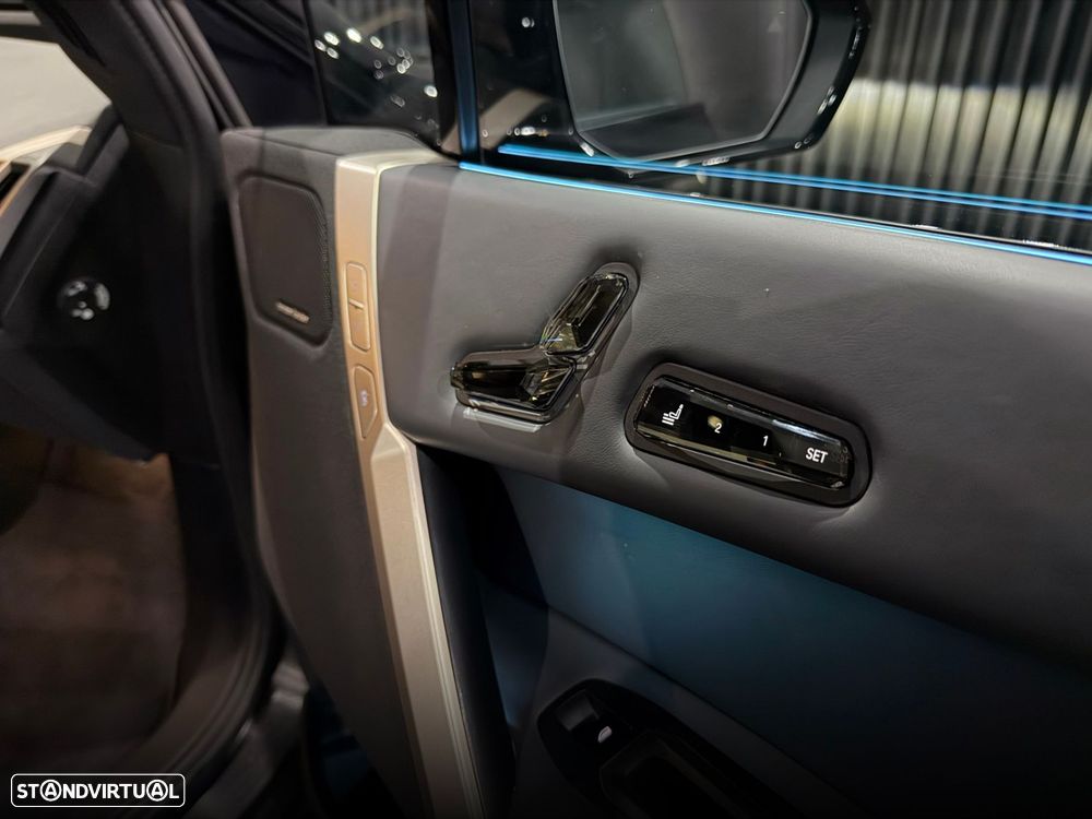 BMW iX xDrive 40 - 44