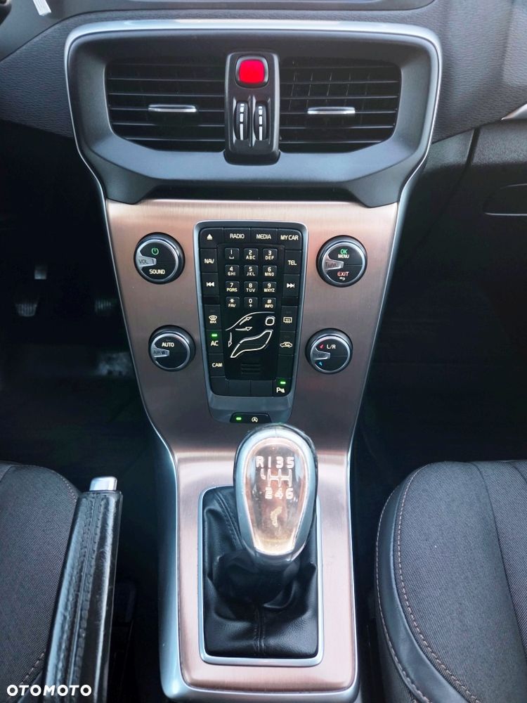 Volvo V40 Cross Country D2 Momentum - 36