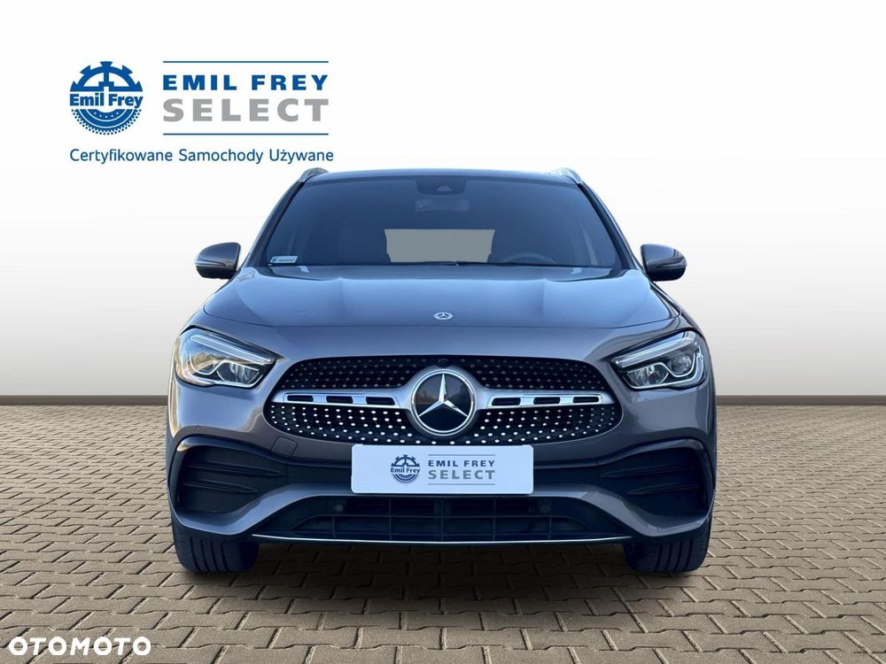 Mercedes-Benz GLA - 8