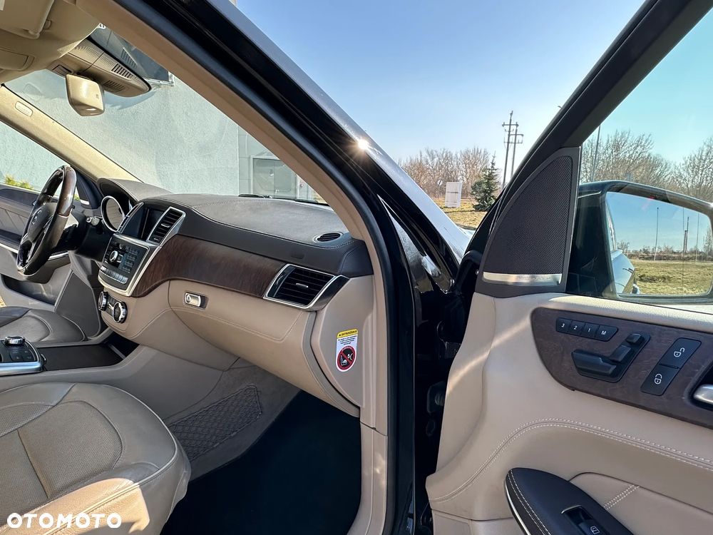 Mercedes-Benz GL - 23