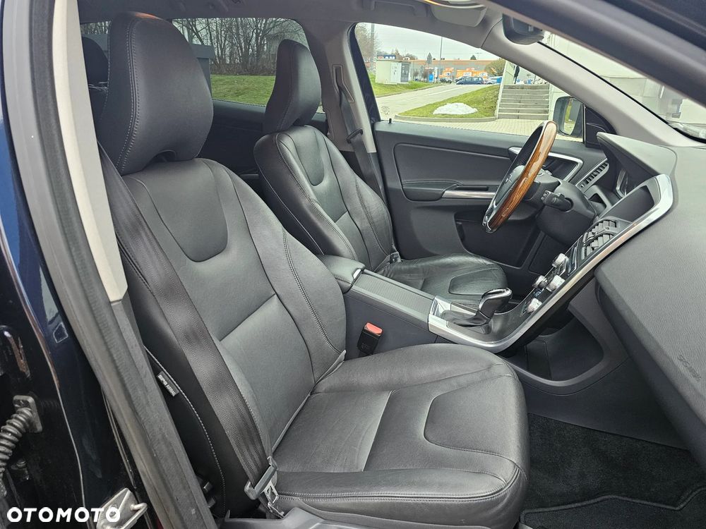 Volvo XC 60 D5 AWD Geartronic Summum - 19