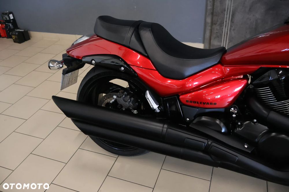 Suzuki Intruder - 13