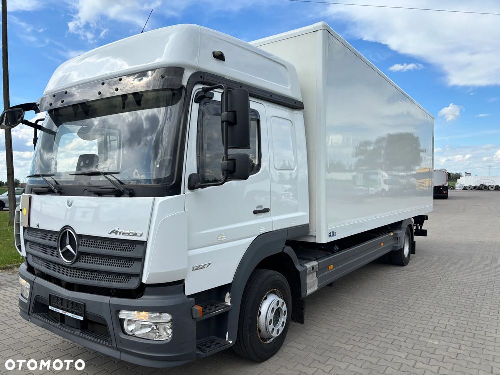 Mercedes-Benz ATEGO 1227 kontener z windą ,  kabina sypialna , webasto, klimatyzacja, niski przebieg , bezwypadkowy. (nie 1224, 1230) - 2