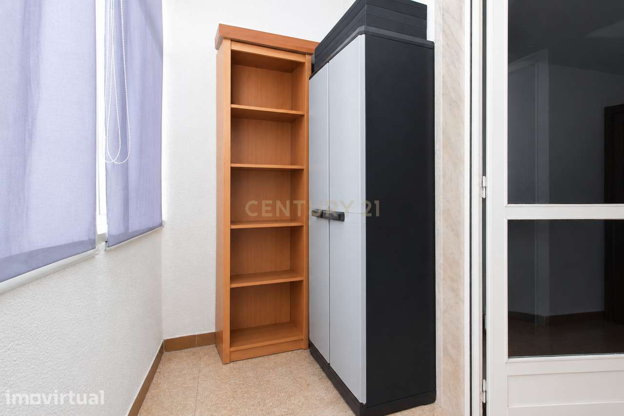 Apartamento T2 +1 com 76m2 + Arrecadação com 26m2 -  Barcarena - Grande imagem: 2/26